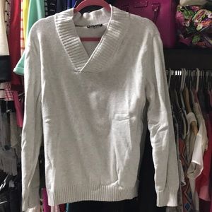 Light grey men’s sweater